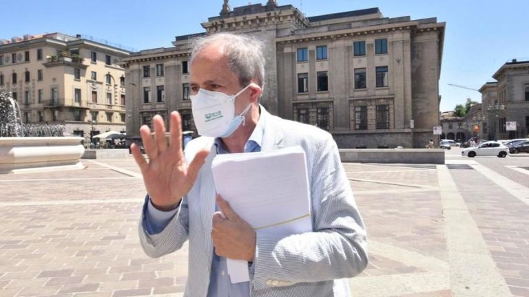 Coronavirus, lo sfogo del virologo Andrea Crisanti: “Dopo un anno di covid non abbiamo ancora imparato”