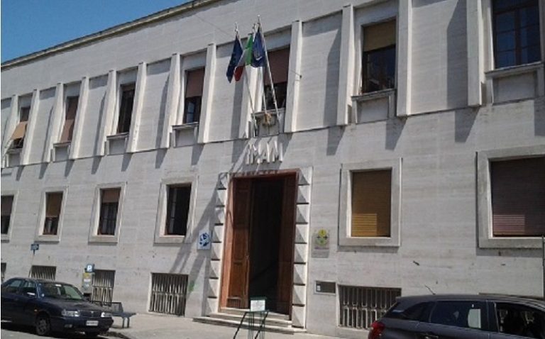 Cosenza, avrebbero falsificato i bilanci consuntivi dell’Azienda sanitaria provinciale nel triennio 2015-2017: indagati 15 funzionari