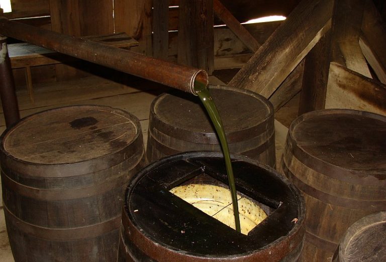 Petrolio, le quotazioni al barile a 60 dollari