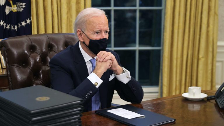 Usa, l’ottimismo del presidente Biden: “Il ritorno alla normalità? Entro il prossimo Natale”