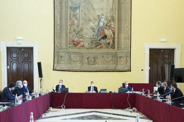 Crisi di governo, dopo la fine del primo turno di consultazioni la maggioranza sembra più ampia. Lunedì nuovi colloqui