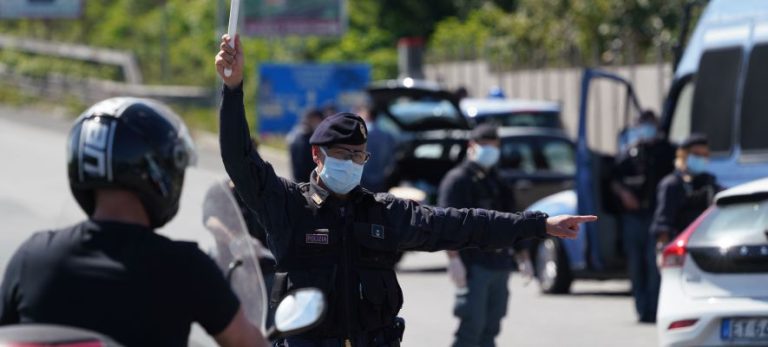 Coronavirus, dall’Istituto Superiore di Sanità: “È necessario rafforzare le misure in tutto il Paese per contenere la diffusione delle varianti del Covid”