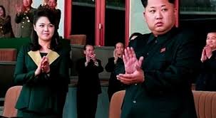 Corea del Nord, “riappare” dopo un anno la moglie di Kim Jong Un
