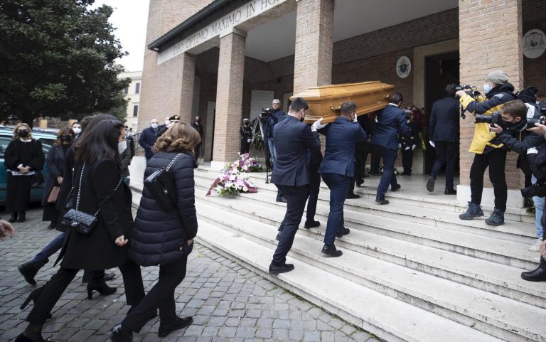 Parioli: nella chiesa di San Bellarmino i funerali di Antonio Catricalà