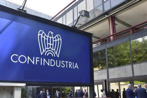 L’allarme dei Confindustria: “E’ incerta la risalita dalla voragine” del crollo del Pil del 2020