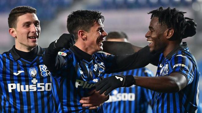 Calcio, a sorpresa l’Atalanta vola in finale di Coppa Italia: battuto il Napoli 3 a 1