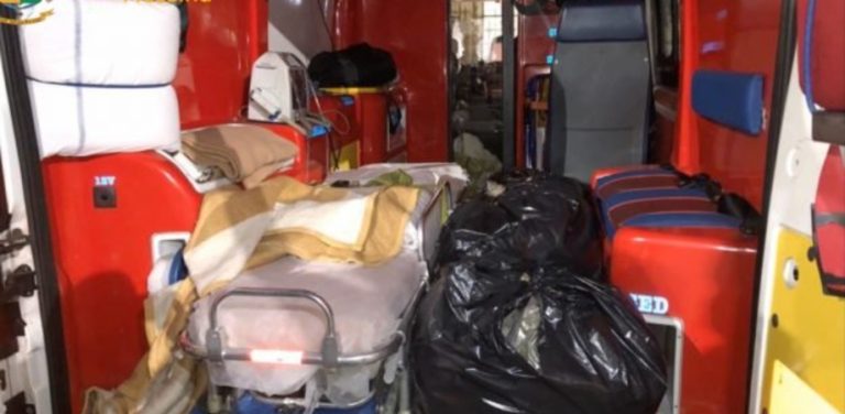 Messina, avevano 30 chili di marijuana dentro l’ambulanza: due persone in manette