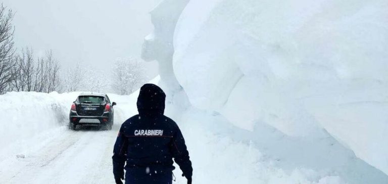 Maltempo, due valanghe sull’Appennino dell’Emilia Romagna: una persona è stata estratta dalla neve