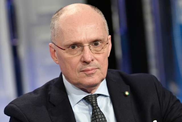 Coronavirus, parla il virologo Walter Ricciardi: “Sulle vaccinazioni purtroppo le Regioni si muovono in ordine sparso”