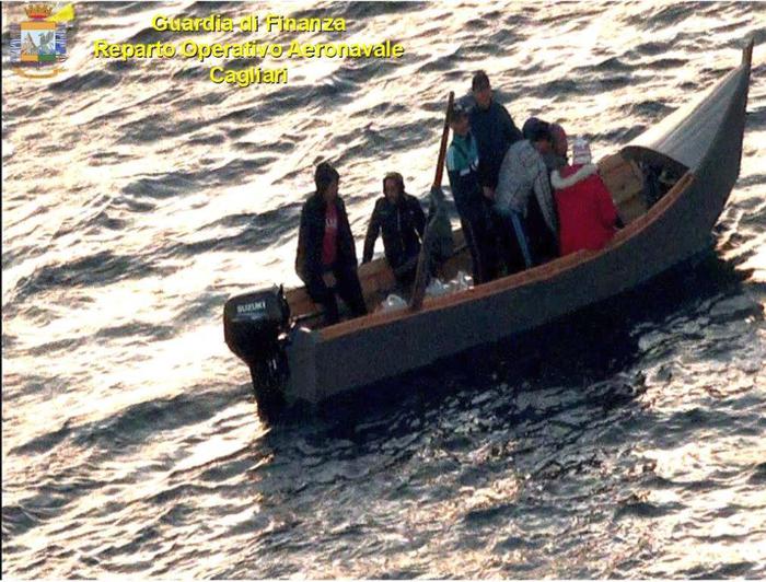 Sardegna, sbarcati sette migranti da un barchino nella zona di Cagliari