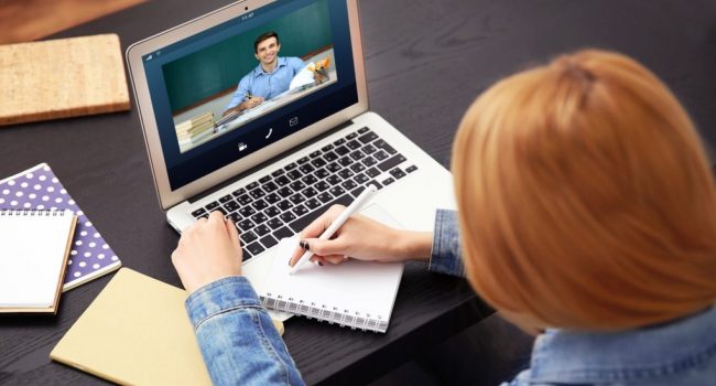 Effetto Covid, senza la presenza in aula a scuola “ci sono stati disturbi psicologici, disturbi che si sono accentuati”