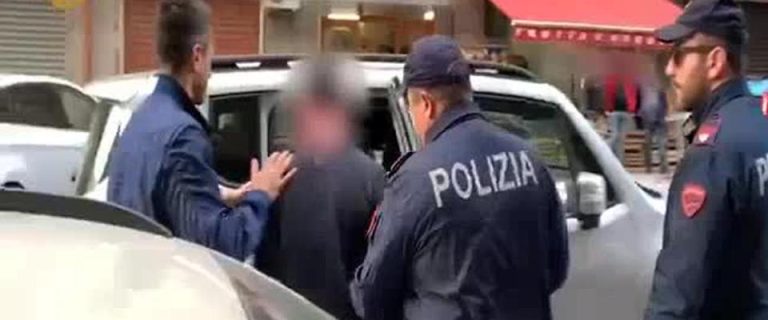 Arrestato un bidello di 62  anni per molestie sessuali contro una alunna minorenne