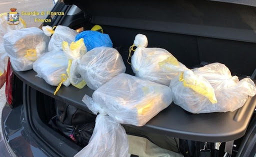 Prato, sgominata gang di spacciatori di cocaina che usavano i droni per segnalare la presenza ai clienti