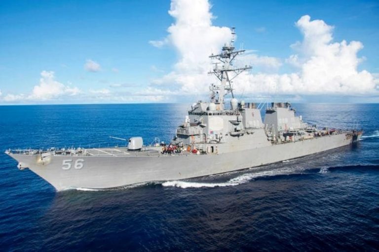 Una nave da guerra americana ha attraversato oggi lo stretto di Taiwan