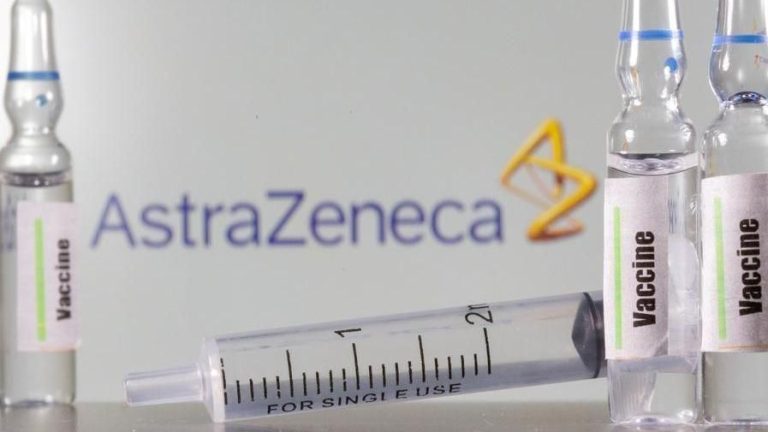 Coronavirus, per l’Aifa il vaccino AstraZeneca è efficace per gli over 55