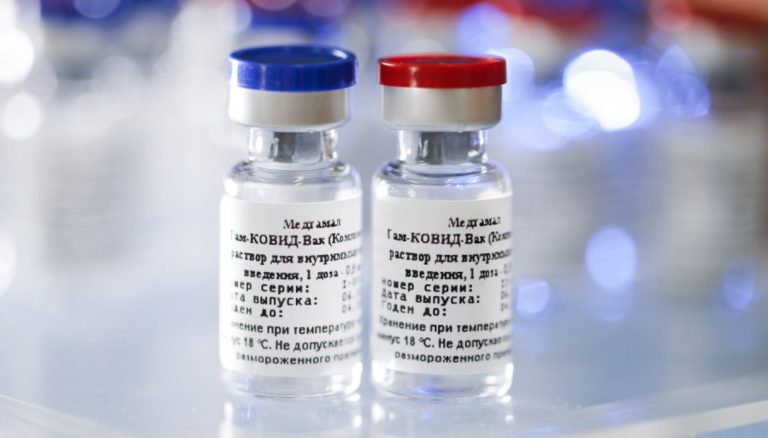L’Unione Europea potrebbe aiutare a produrre il vaccino russo Sputnik V contro il coronavirus