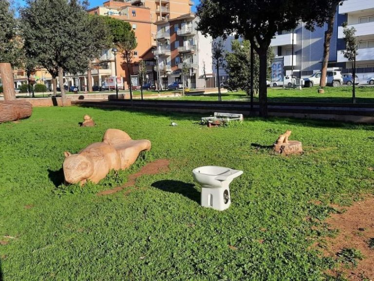 Ladispoli: incivili in azione presso i giardini di via Ancona