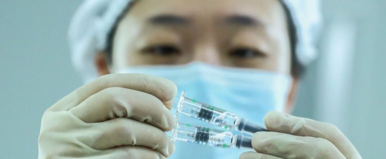Coronavirus, la Cina è il primo Paese al mondo a varare il passaporto vaccinale