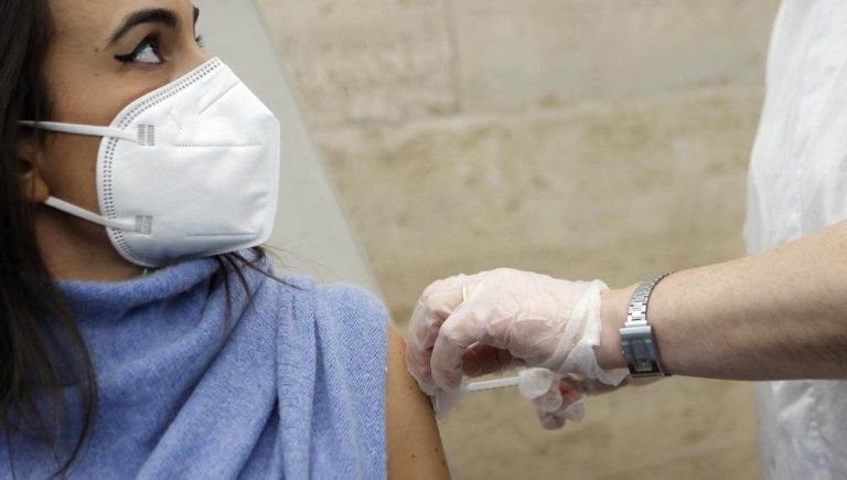 Coronavirus: da venerdì nel Lazio vaccini anti Covid 19 anche di notte