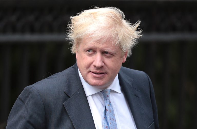 Guerra in Ucraina, la linea dura di Boris Johnson: “La Russia va isolata, Putin deve fallire”