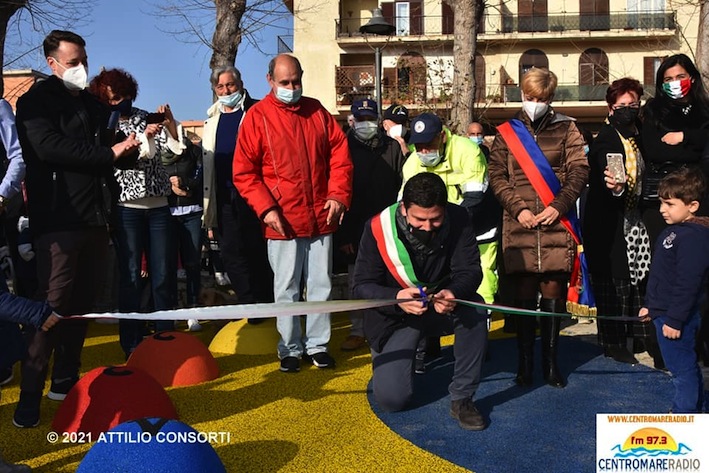 Ladispoli cambia volto: inaugurata la nuova area giochi di piazza Domitilla