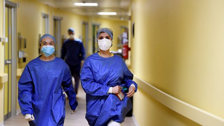 Dall’inizio della pandemia sono 109mila gli infermieri contagiati sul posto di lavoro e 87 quelli deceduti per Covid