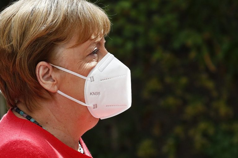 L’allarme della cancelliera Merkel: “La Germania è entrata in una nuova pandemia a causa della diffusione delle varianti del Covid-19”
