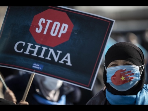 Ue: sanzioni nei confronti di 4 funzionari cinesi dello Xinjiang per le violazioni dei diritti umani sulla minoranza musulmana degli uiguri