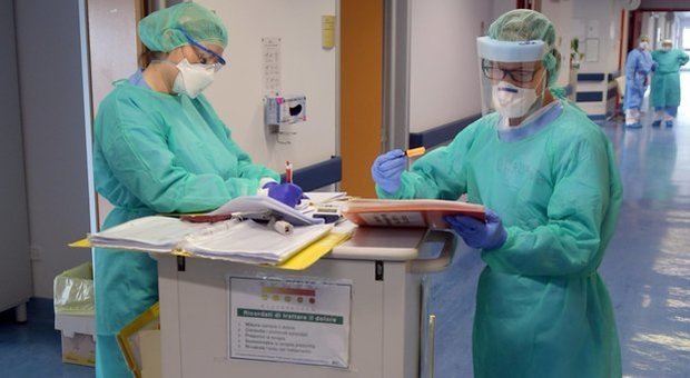 Coronavirus, report dell’Inail: le infermiere sono le più colpite dal Covid