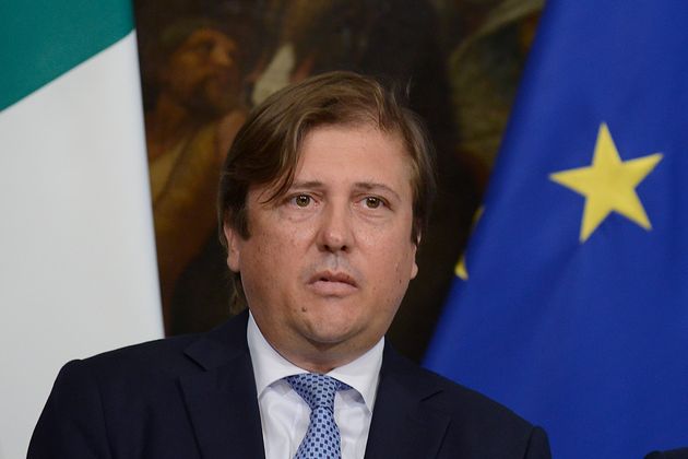 Coronavirus, il vice ministro Sileri tenta di rassicurare: “Tutta Italia in zona rossa a Pasqua, ma dopo le cose andranno meglio”