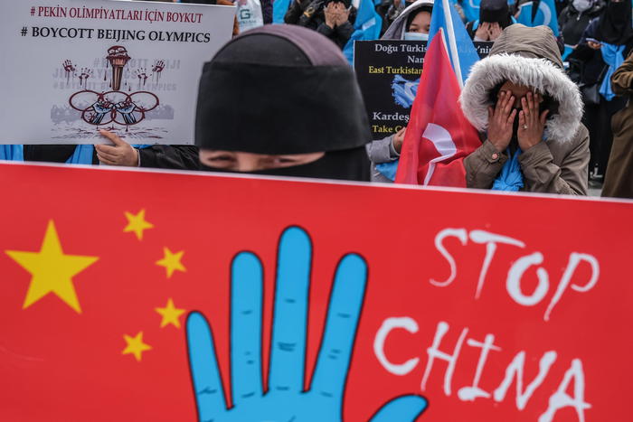Il governo cinese ha annunciato di aver sanzionato nove personalità britanniche per il reato di “diffondere menzogne” sui diritti umani in Xinjiang