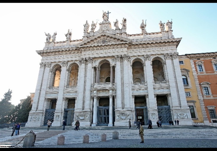 Vaticano, messa a San Giovanni in Laterano: si prega per Benedetto XVI