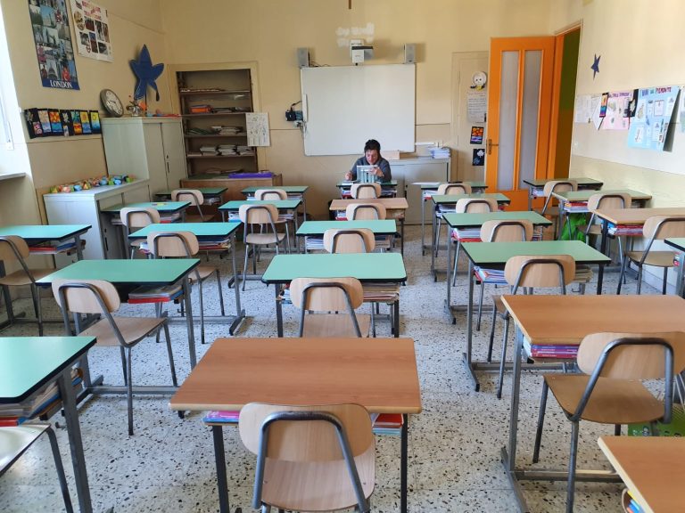 Molte scuole del Lazio domani e avranno orario ridotto perché alcuni insegnanti e bidelli pendolari hanno detto che non torneranno