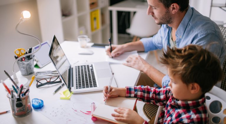 Le conseguenze dell’aumento dello Smart working: Più ore di lavoro, con carichi maggiori, senza riconoscimenti retributivi e senza pause, esaurimento nervoso e disturbi muscolo-scheletrici