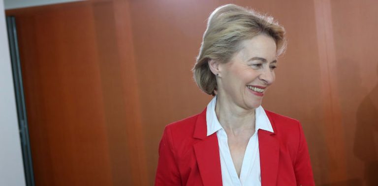 Coronavirus, parla Ursula von der Leyen: “il messaggio ad AstraZeneca, rispettate il vostro contratto con l’Europa prima di iniziare a consegnare in altri paesi”