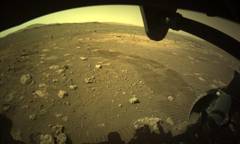 Il rover Perseverance della Nasa ha percorso i primi metri sulla superficie di Marte