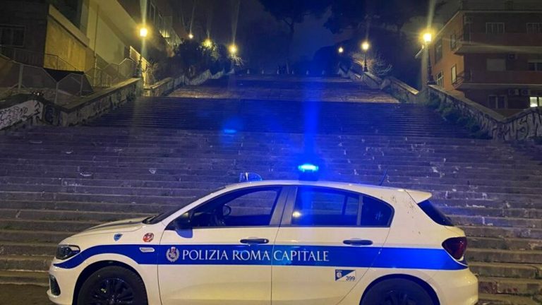 Coronavirus, scoperta dalla polizia locale una festa in un B&B a due passi da piazza del Popolo: multate 20 persone