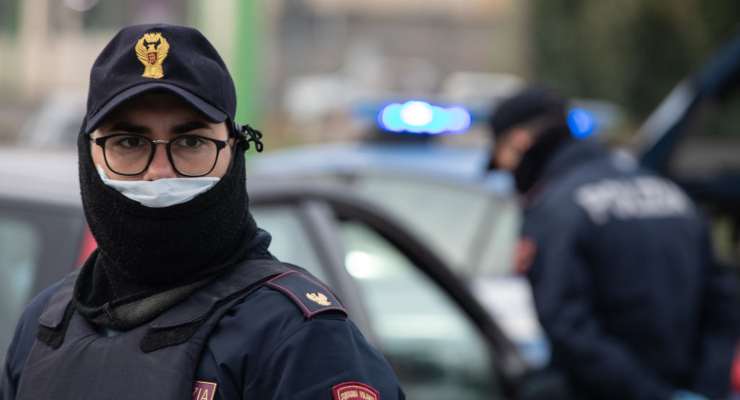 Tragedia in via di Salone: 17enne è morto travolto da una pattuglia della polizia che stava inseguendo un’auto: feriti i due agenti