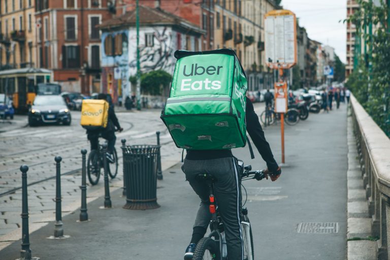 Il Tribunale di Milano: eliminato il capolarato di Uber Eats Italy