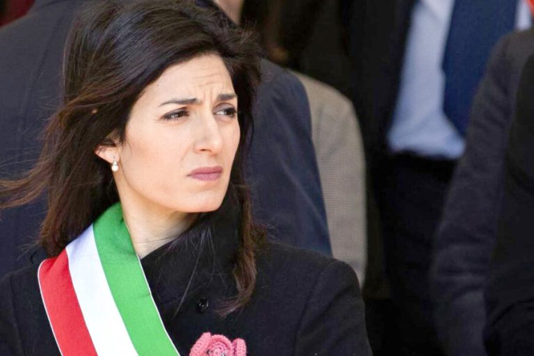 Campidoglio, parla la sindaca Raggi: ”Sono d’accordo con le visioni che vogliono attribuire a Roma capitale gli stessi poteri legislativi di una Regione”