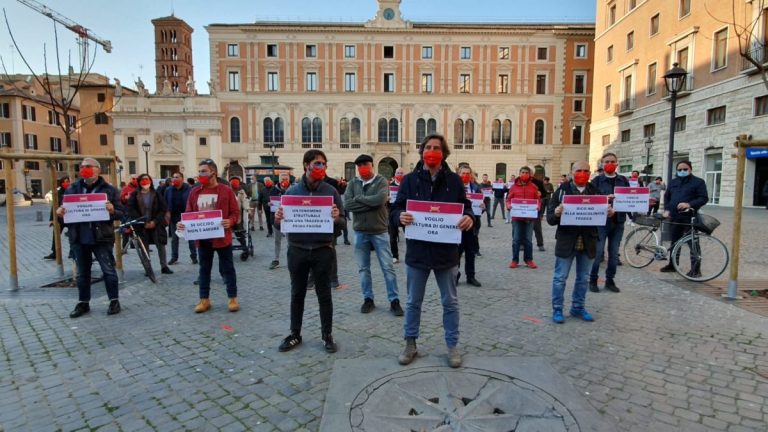 Flash mob nella Capitale contro la violenza sulle donne