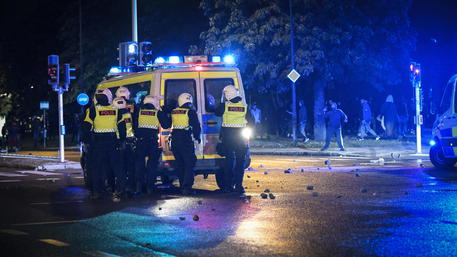 Svezia, attentato terroristico nella città di Vetlanda: ferite otto persone da un uomo armato di coltello