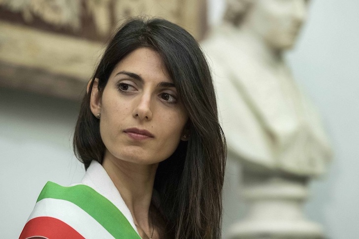 L’appello della sindaca Virginia Raggi: “Tavolini all’aperto gratis per ristoranti e locali fino a giugno”