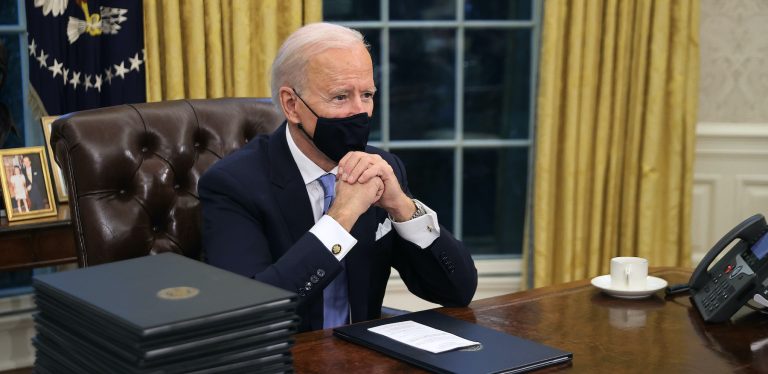 Usa, il presidente Biden presenta un piano di investimenti per le infrastrutture da 2mila miliardi di dollari