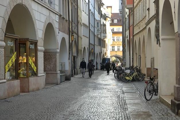 Coronavirus, dopo 6 settimane di lockdown, in Alto Adige oggi riaprono le scuole medie e i negozi