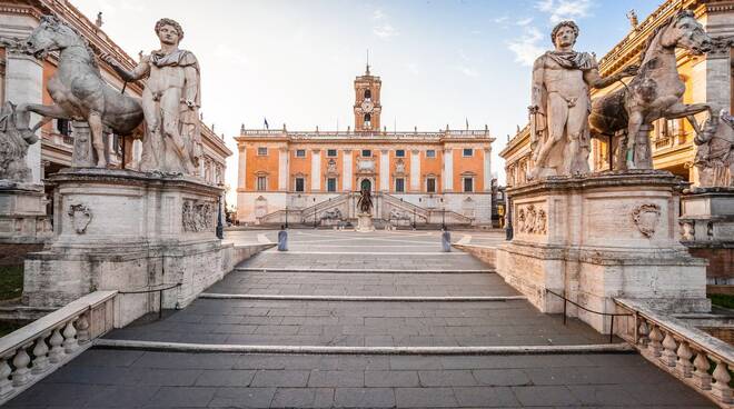 Campidoglio, nella Capitale si vota il 3 e il 4 ottobre: leggermente favoriti Gualtieri e Calenda sulla Raggi e Michetti