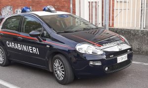 Carate Brianza (Monza), nn uomo è stato arrestato dai carabinieri per aver tentato di avvicinare la vicina di casa di 15 anni, nonostante fosse ai domiciliari dopo essere stato condannato per violenza sessuale