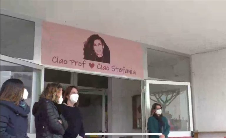 Cerveteri: la prof. Stefania aveva fatto il vaccino AstraZeneca, avviate le indagini della Procura