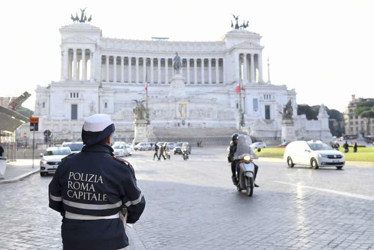 Roma: stop del traffico di auto per oggi: orari e chi non può circolare
