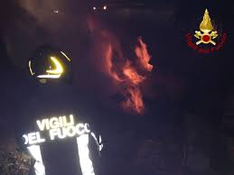 Vaiano (Prato), una donna di 67 anni è morta nelle fiamme di un rogo scoppiato nella sua camera da letto